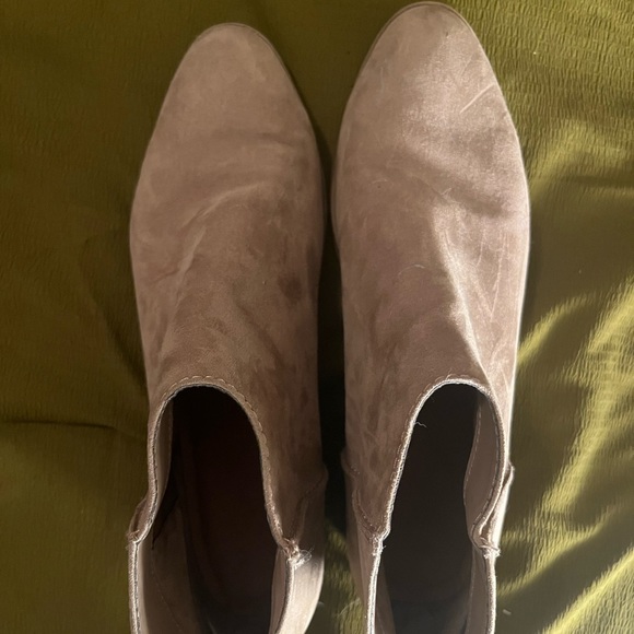 Size 11 Tan Suede Boot - Picture 2 of 3